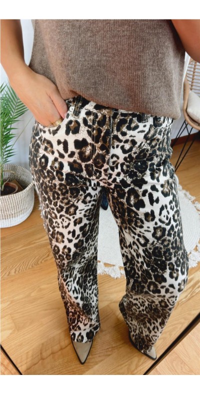 Pantalón print leopardo fondo blanco