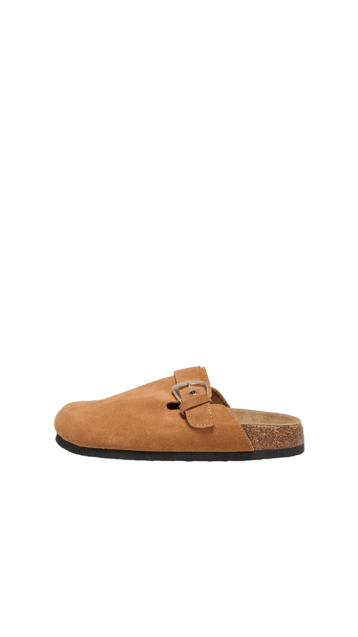 zueco camel de piel hebilla lateral