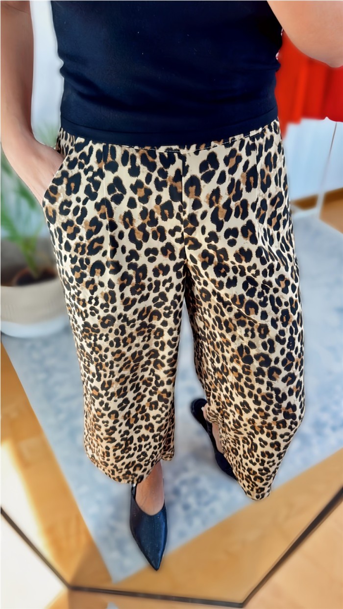 Pantalón culotte leopardo bolsillo lateral ,goma en cintura