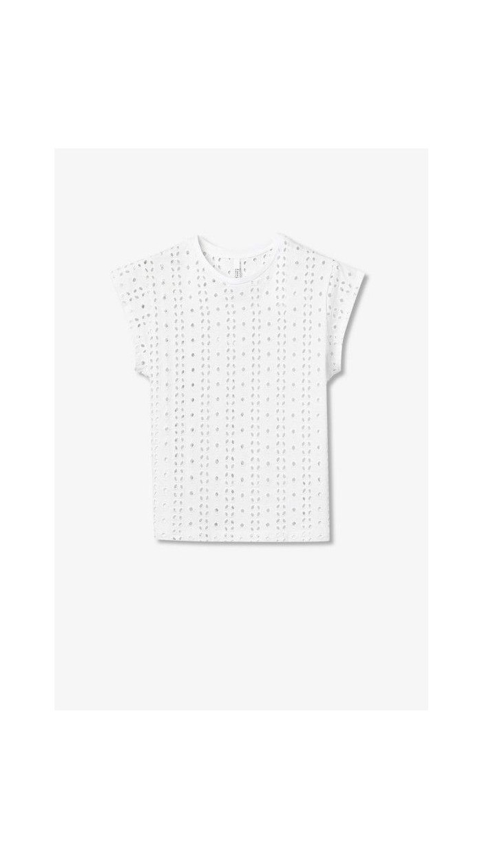 Camiseta blanca bordado suizo