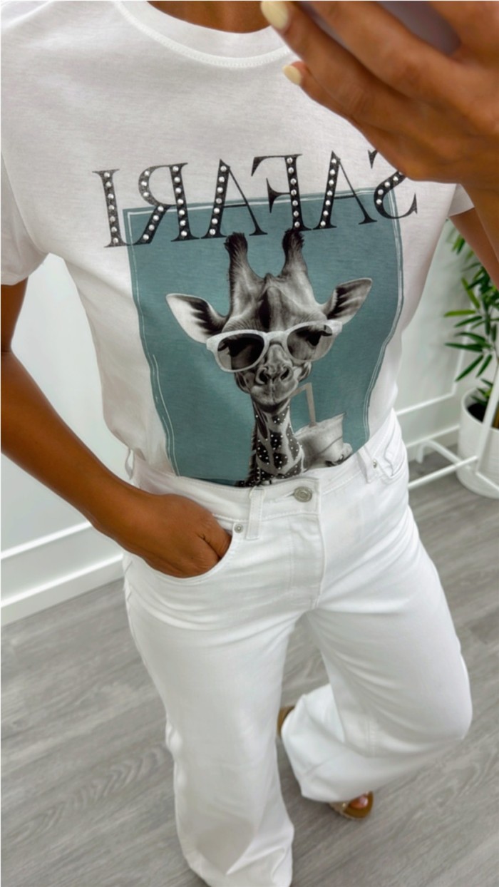 CAMISETA DIBUJADA CON TONOS VERDE Y AMARILLOS CAMISETA DIBUJADA CON TONOS VERDE Y AMARILLOS