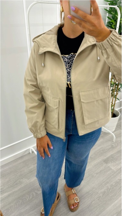 PARKA CON GORRO BOLSILLOS CUADRADOS 2