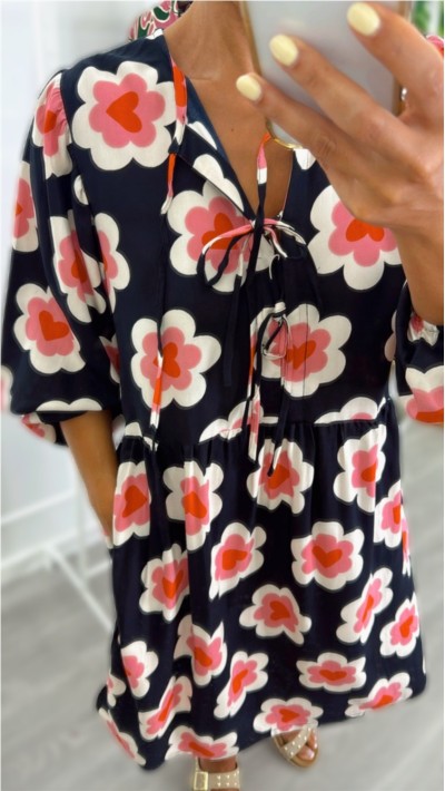 VESTIDO CORTO LAZOS ESCOTE ESTAMPADO FLORES FONDO NEGRO