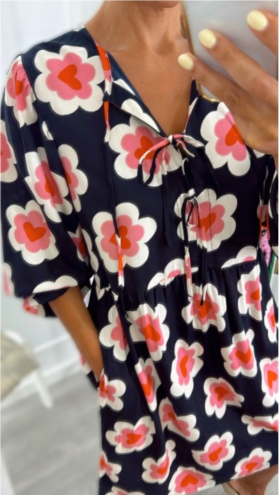 VESTIDO CORTO LAZOS ESCOTE ESTAMPADO FLORES FONDO NEGRO