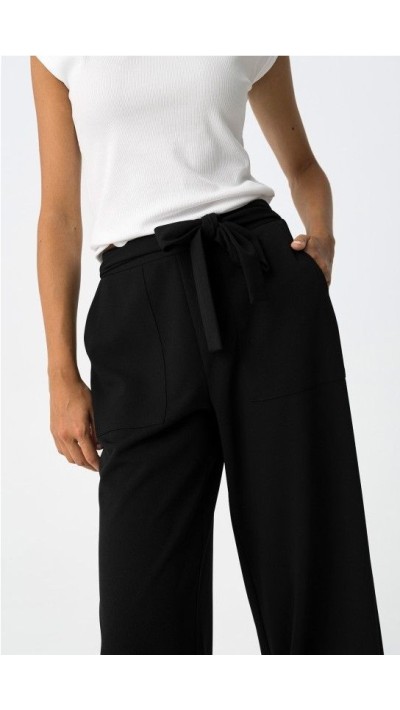 PANTALON NEGRO BOLSILLO DELANTERO