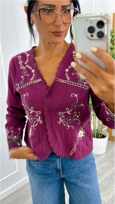 BLUSA BORDADA TONOS BURDEOS Y BEIGE, ESCOTE PICO 2