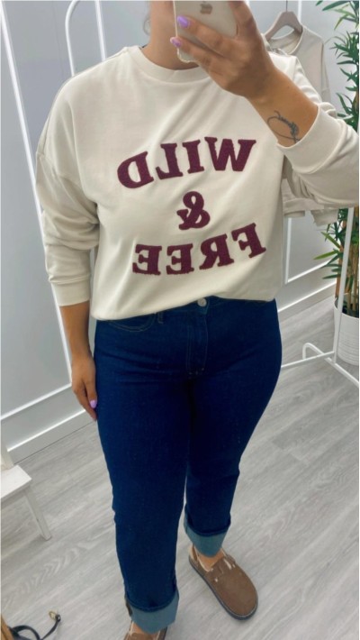 SUDADERA EMPERCHADA FONDO BEIGE Y AZUL MARINO, LETRAS A CONTRASTE