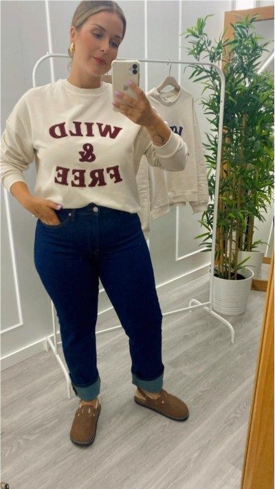 SUDADERA EMPERCHADA FONDO BEIGE Y AZUL MARINO, LETRAS A CONTRASTE 2