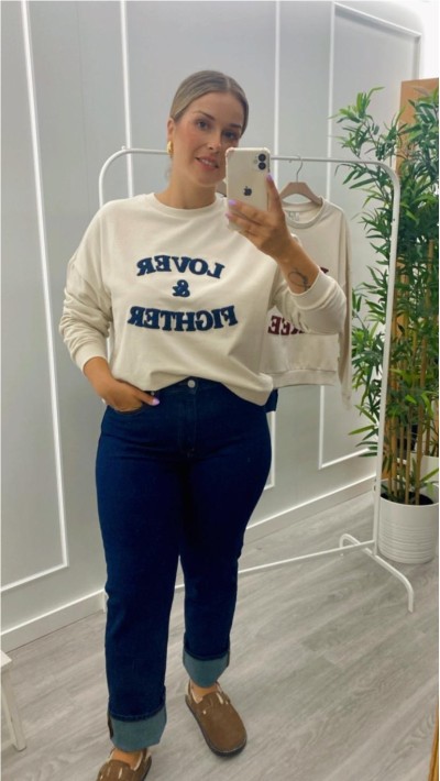 SUDADERA EMPERCHADA FONDO BEIGE Y AZUL MARINO, LETRAS A CONTRASTE 2