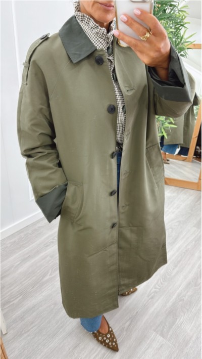 garbardina cuello y puños contraste, verde y camel, muy ligera