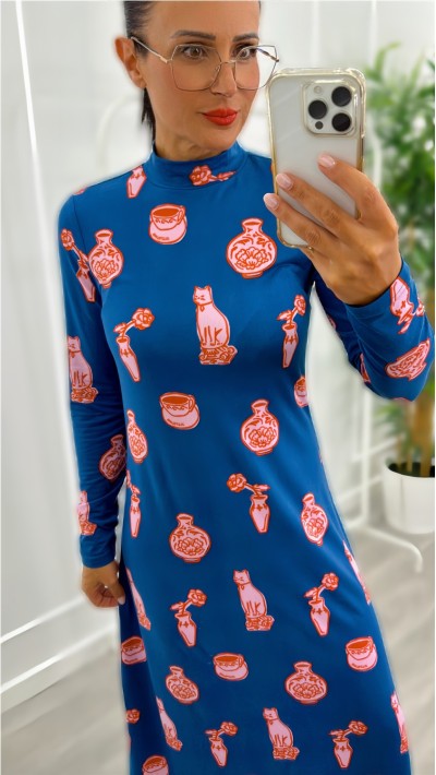 vestido algodón cuello fondo azul figuras porcelana 2