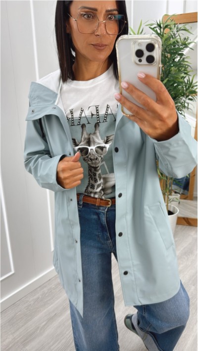 chubasquero engomado con capucha