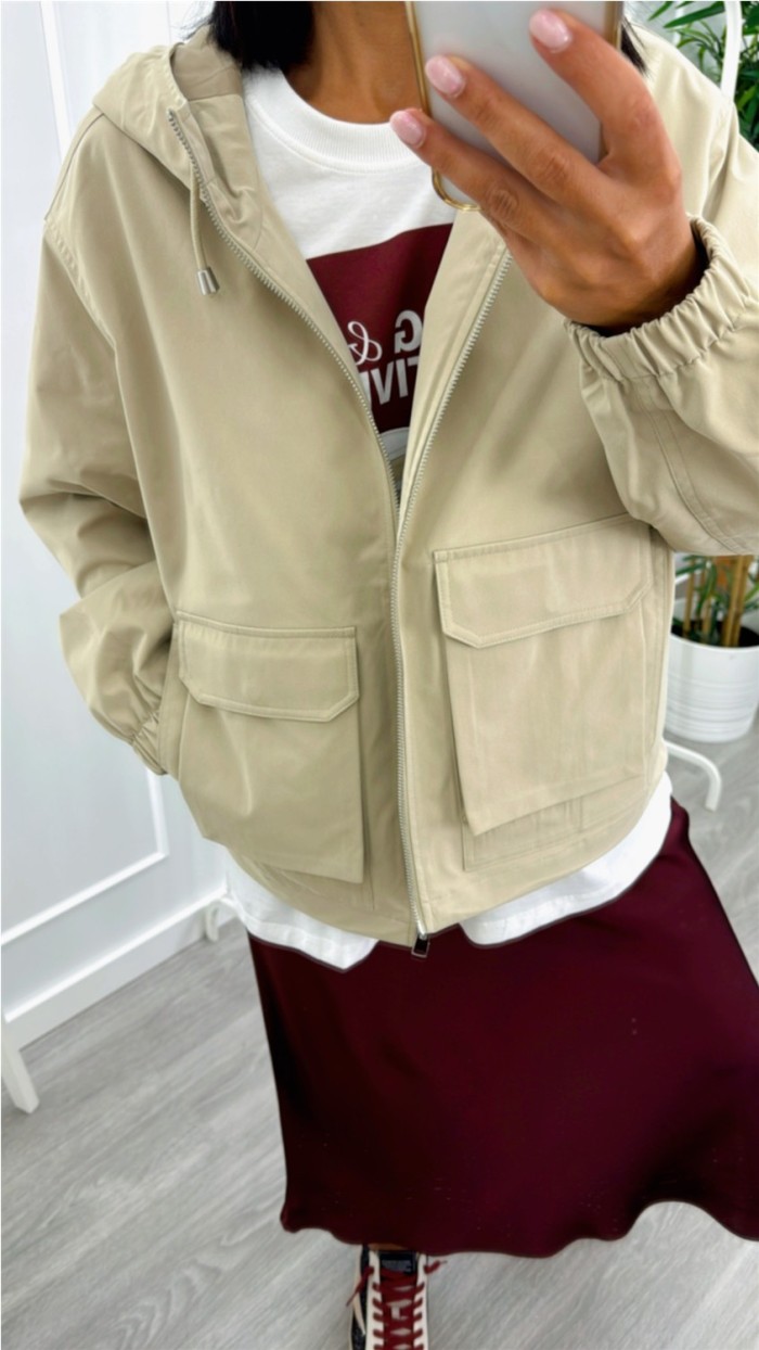 CAMISETA DIBUJO COFFEE, FONDO BLANCO Y BEIGE CHOCO