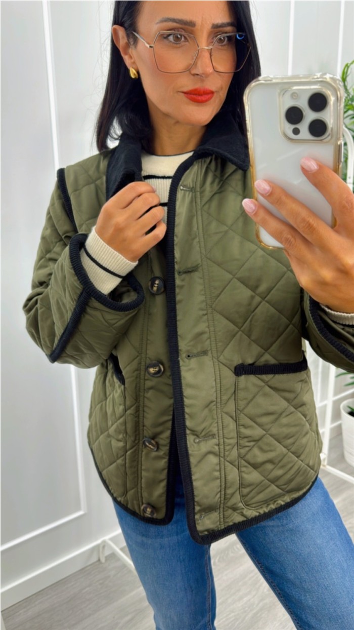 CHAQUETA ACOLCHADA CUELLO Y RIBETES EN PANA CONTRASTE NEGRO CHAQUETA ACOLCHADA CUELLO Y RIBETES EN PANA CONTRASTE NEGRO