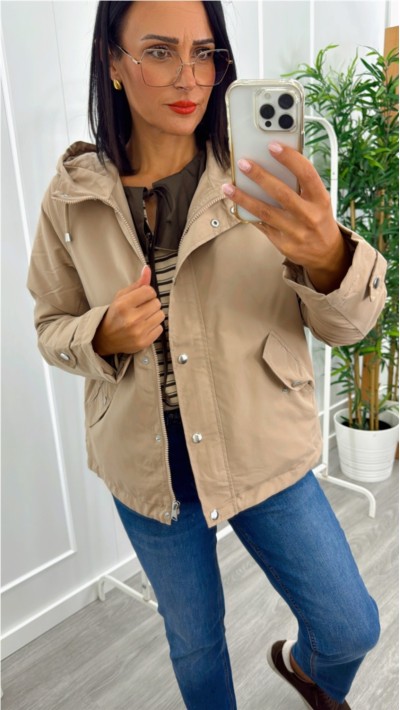 PARKA FORRADA CON GORRO COLOR BEIGE