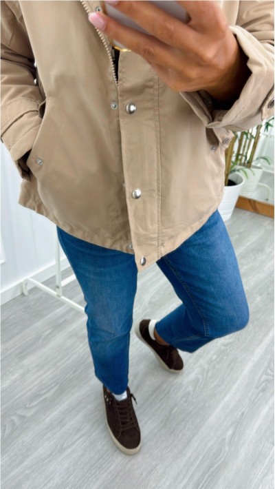 PARKA FORRADA CON GORRO COLOR BEIGE