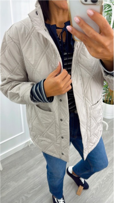 CHAQUETA FINITA GUATEADO FINITO CON BOLSILLOS CUADRADOS Y CUELLO MAOU 2