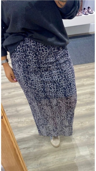 falda elástica estampado leopardo en gris, con forro 2
