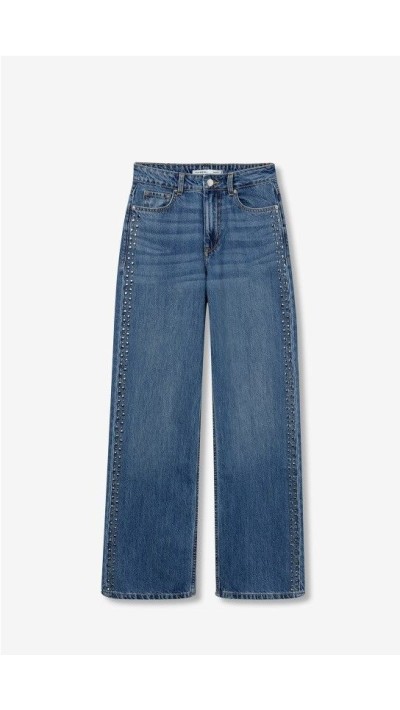 Jeans con tachuelos en los lados del pantalón color plata