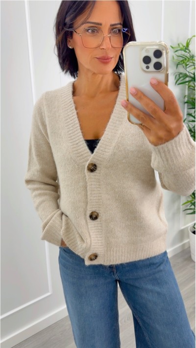 chaqueta escote pico, botones marrones, suave y ligera