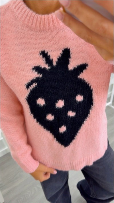 JERSEY ROSA DIBUJO FRESA EN NEGRO, CUELLO REDONDO LARGUITO 2
