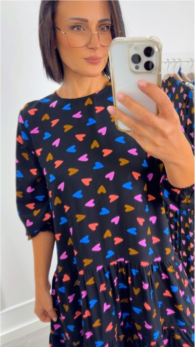 Vestido corto forndo negro corazones de colores