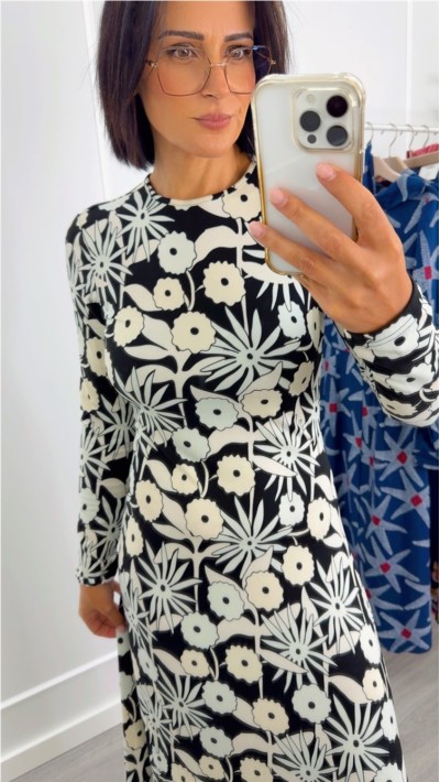 Vestido algodón estampado flores negro blanco , corte lateral cuello r 2