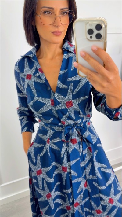 vestido escote pico estamapdo estrellas , corte midi, cinto en la prop