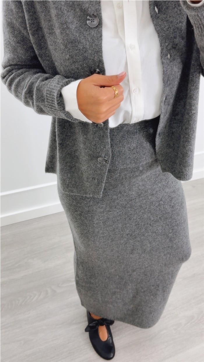 falda de punto gris con vuelta en cintura