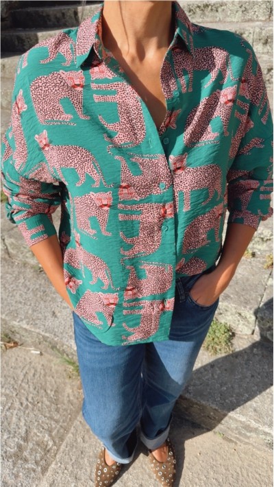 blusa estampado leopardor fondo verde