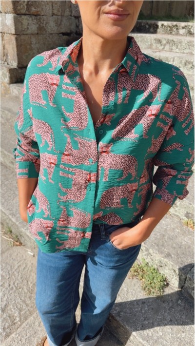 blusa estampado leopardor fondo verde 2
