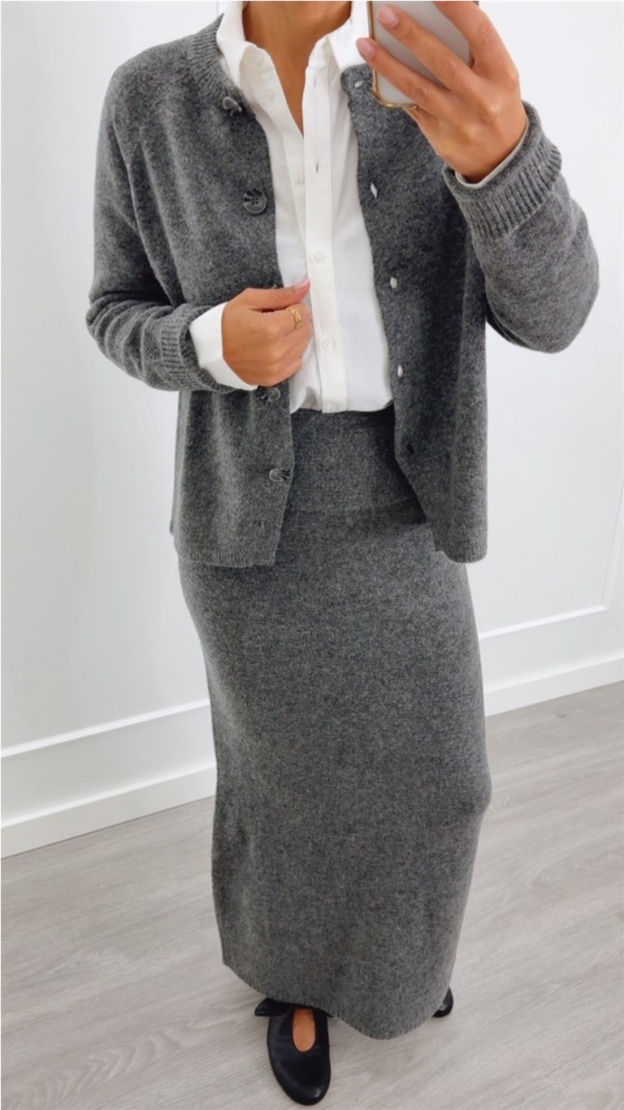 chaqueta gris cuello redondo con botones redondos chaqueta gris cuello redondo con botones redondos