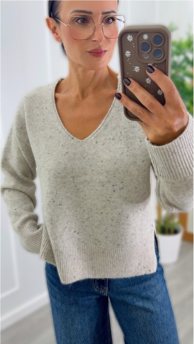 jersey cuello pico abertura lateral mezclilla gris, beige y burdeos