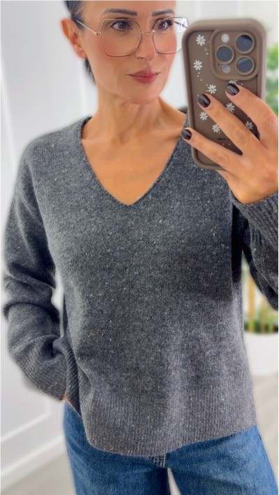 jersey cuello pico abertura lateral mezclilla gris, beige y burdeos