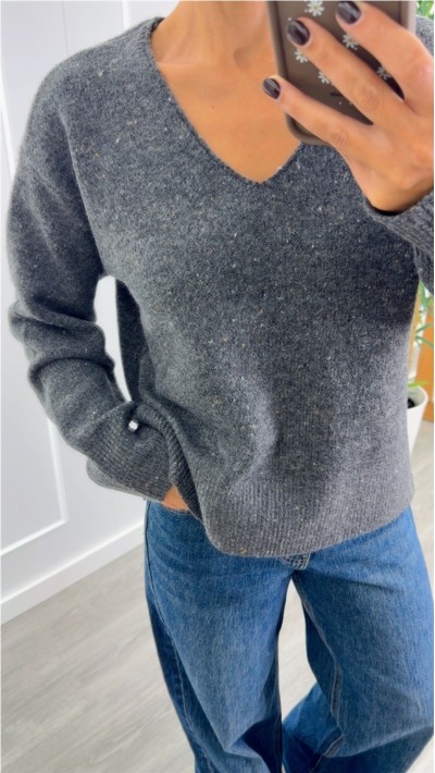 jersey cuello pico abertura lateral mezclilla gris, beige y burdeos