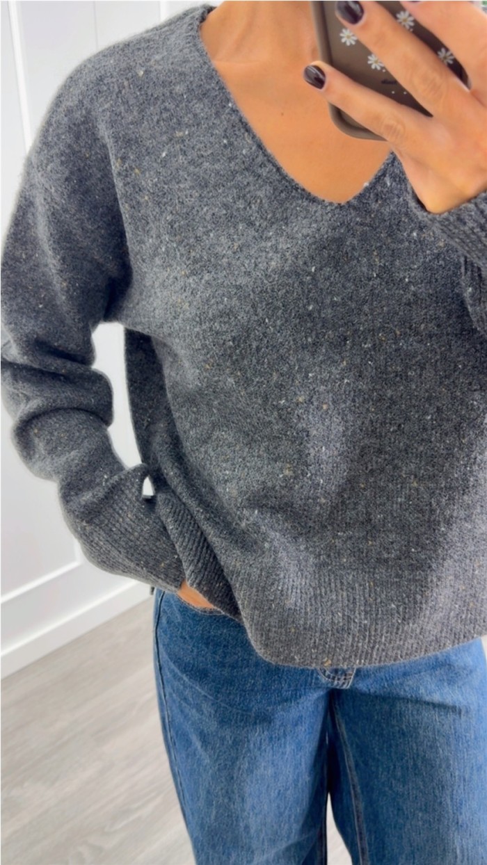 jersey cuello pico abertura lateral mezclilla gris, beige y burdeos