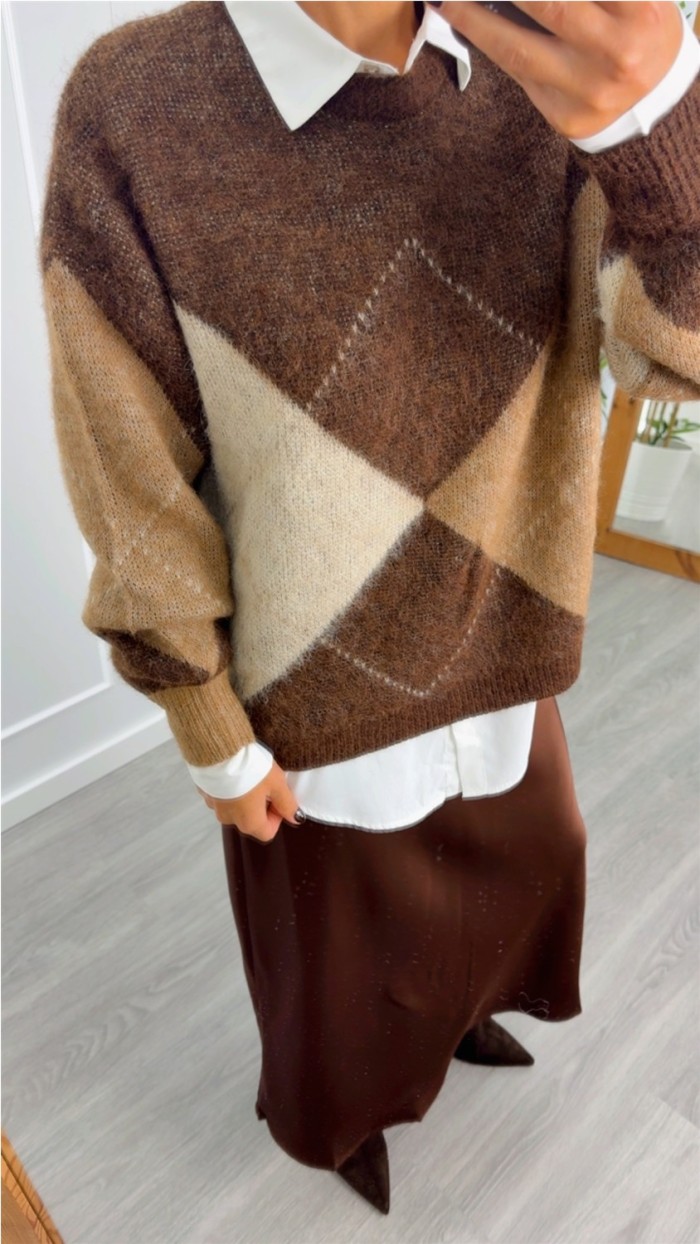 jersey rombos azul marino y marrón, cuello redondo
