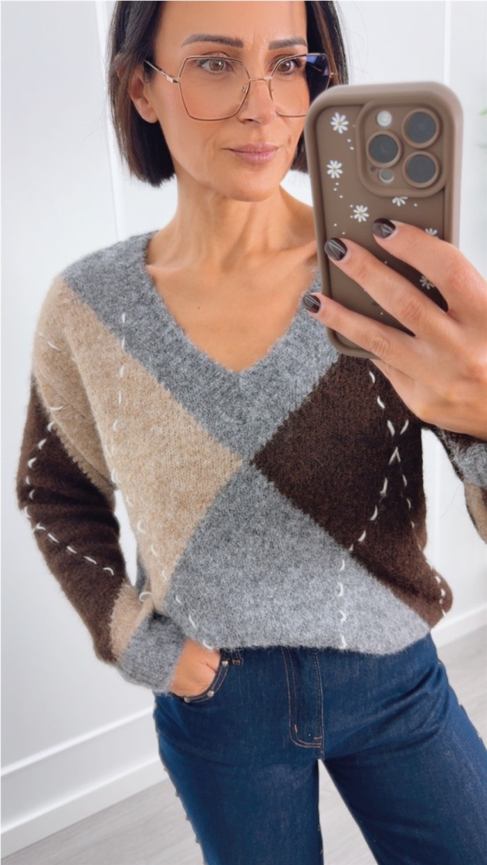 jersey rombos cuello pico fondo gris con detalles en hilo , punto suav jersey rombos cuello pico fondo gris con detalles en hilo , punto suav