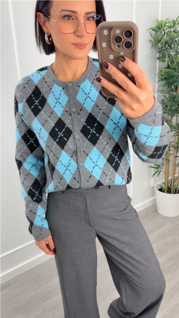 chaqueta punto fondo gris con dibujo de rombos en azul, gris y negro , chaqueta punto fondo gris con dibujo de rombos en azul, gris y negro ,