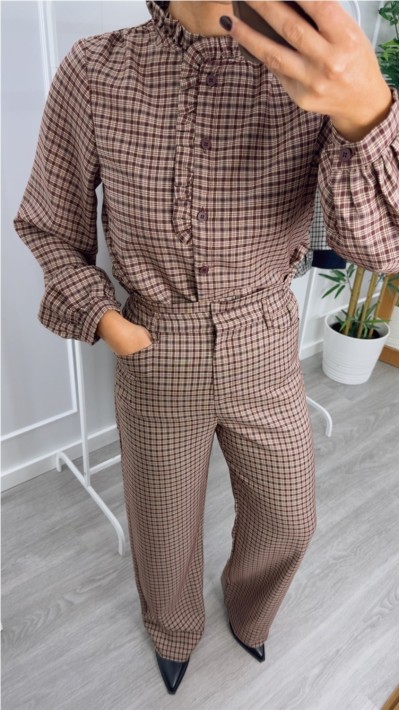 blusa cuadros cuello detalle volante, tejido suave detalle volante del