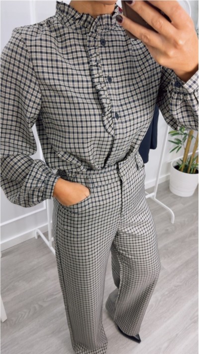 blusa cuadros cuello detalle volante, tejido suave detalle volante del