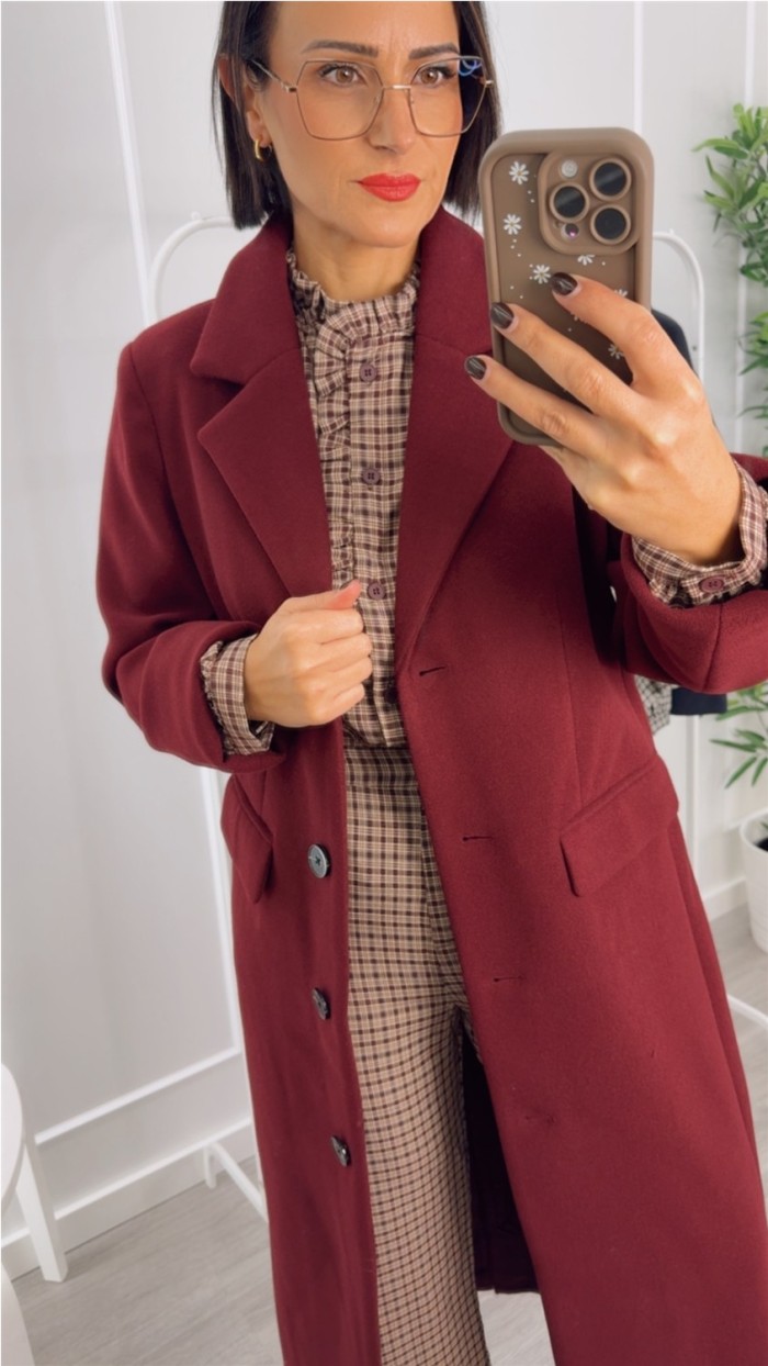 abrigo largo paño con bolsillo solapa , en gris y burdeos abrigo largo paño con bolsillo solapa , en gris y burdeos