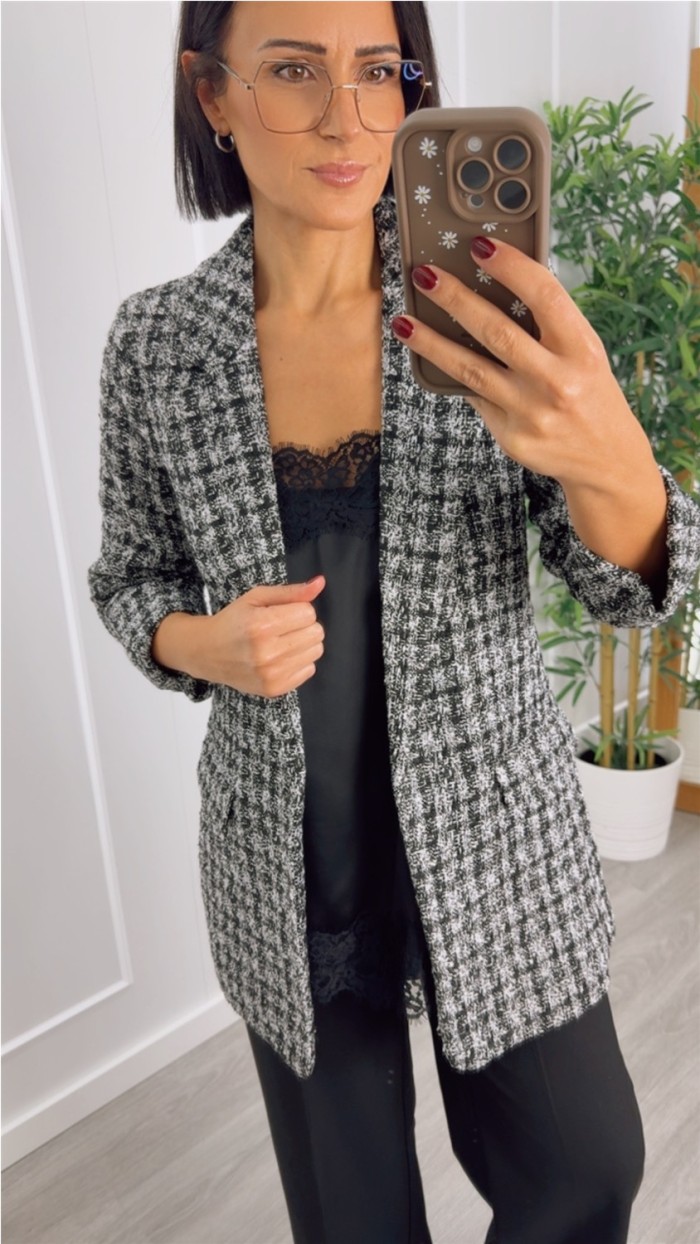 blazer cuadros negro blanco tipo chanel