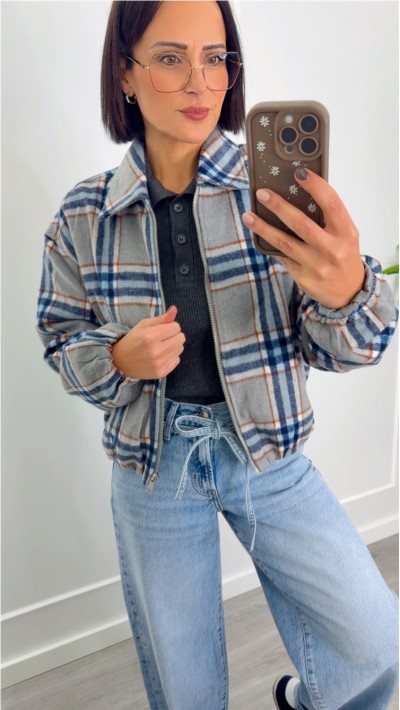 BOMBER DE CUADROS CREMALLERA BOLSILLO LATERAL FONDO GRIS, CUDROS EN AZ