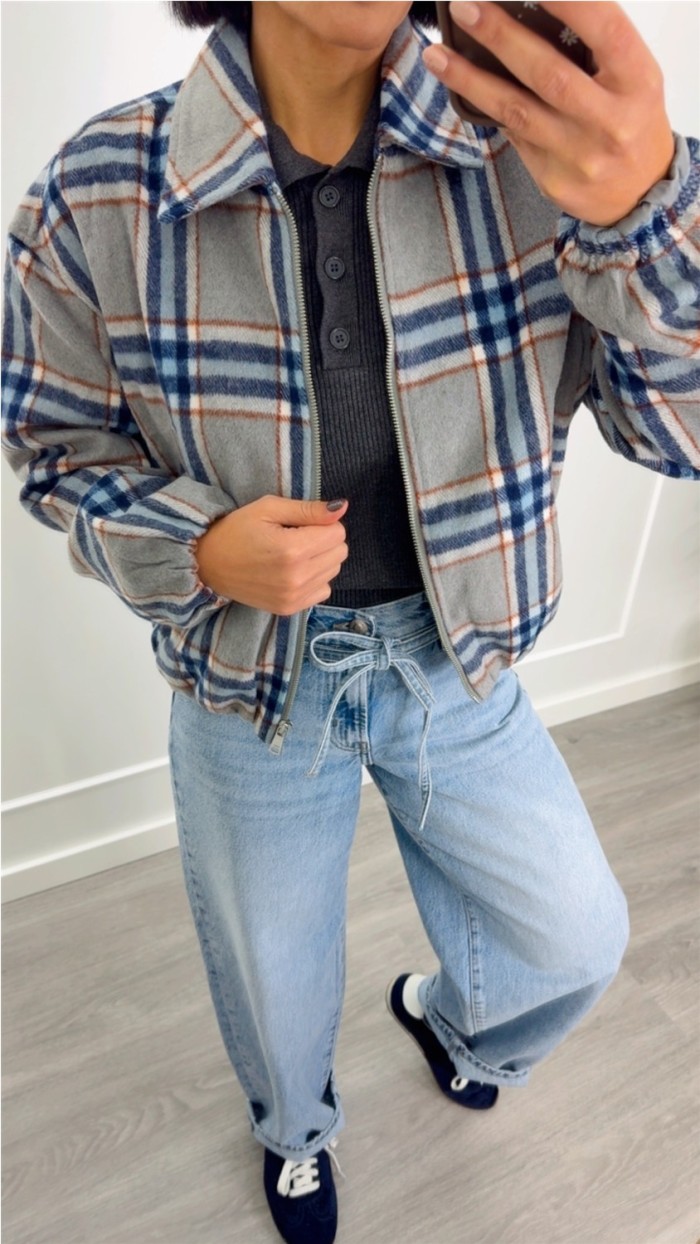 BOMBER DE CUADROS CREMALLERA BOLSILLO LATERAL FONDO GRIS, CUDROS EN AZ