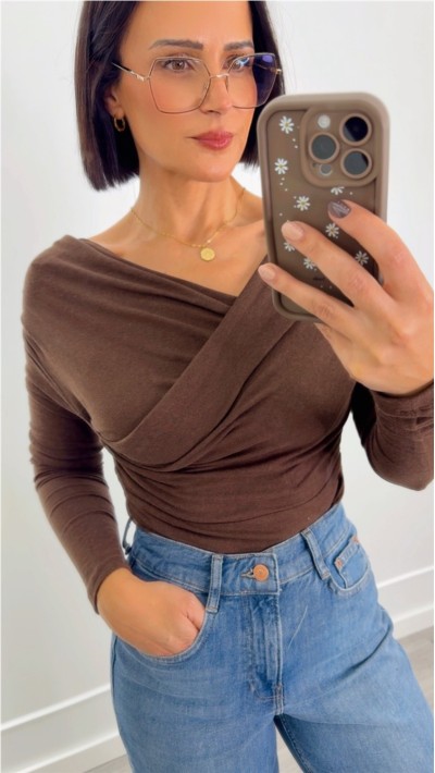 TOP ESCOTE CRUZADO MARRÓN CHOCO