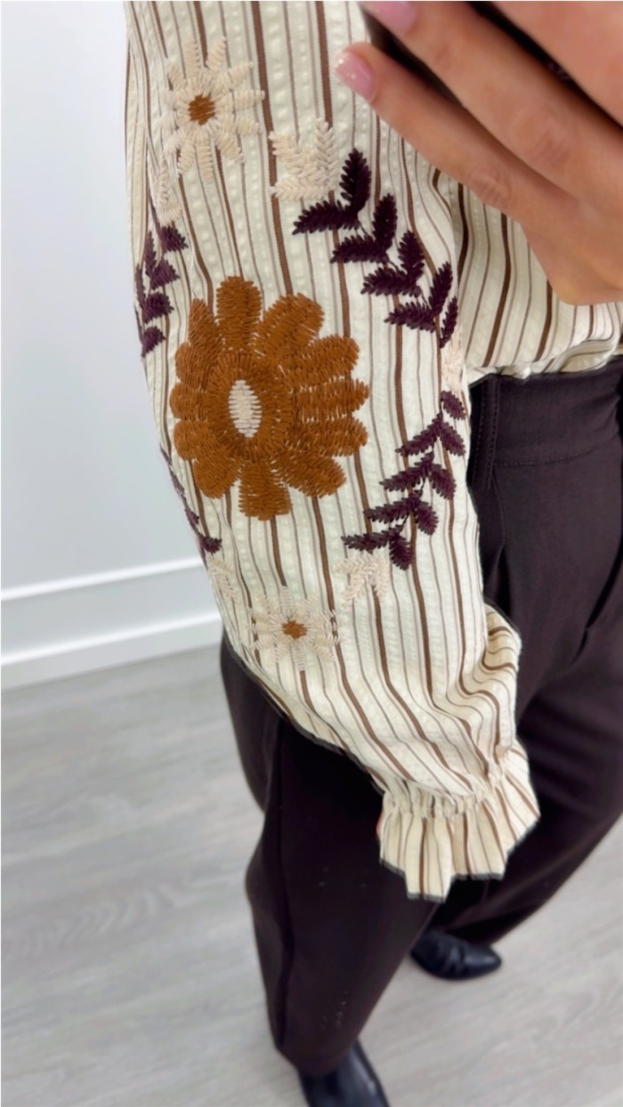 BLUSA RAYAS CON BORDADO FLORES MANGA