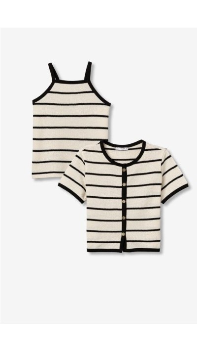 conjunto de chaqueta y top negro y beige de rayas