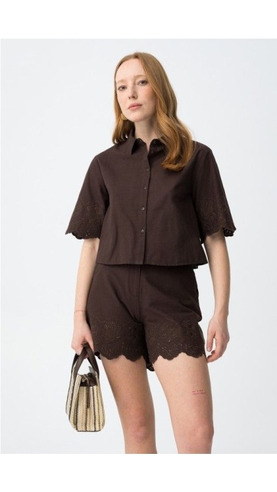 Pantalón corto bordado marrón choco