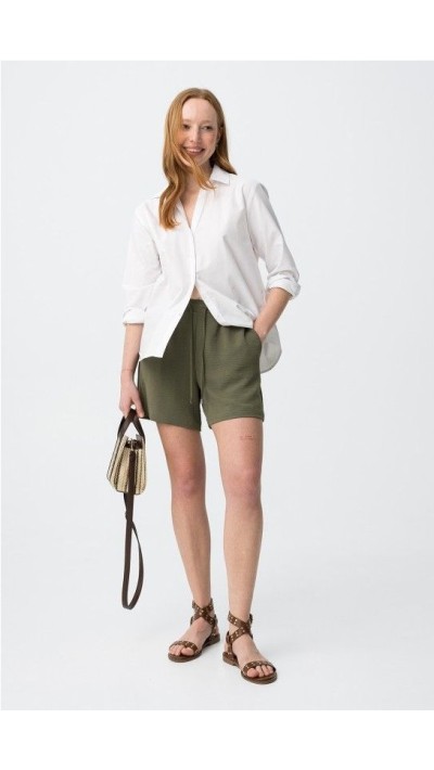 short tela goma en cintura , muy fluído y cómodo